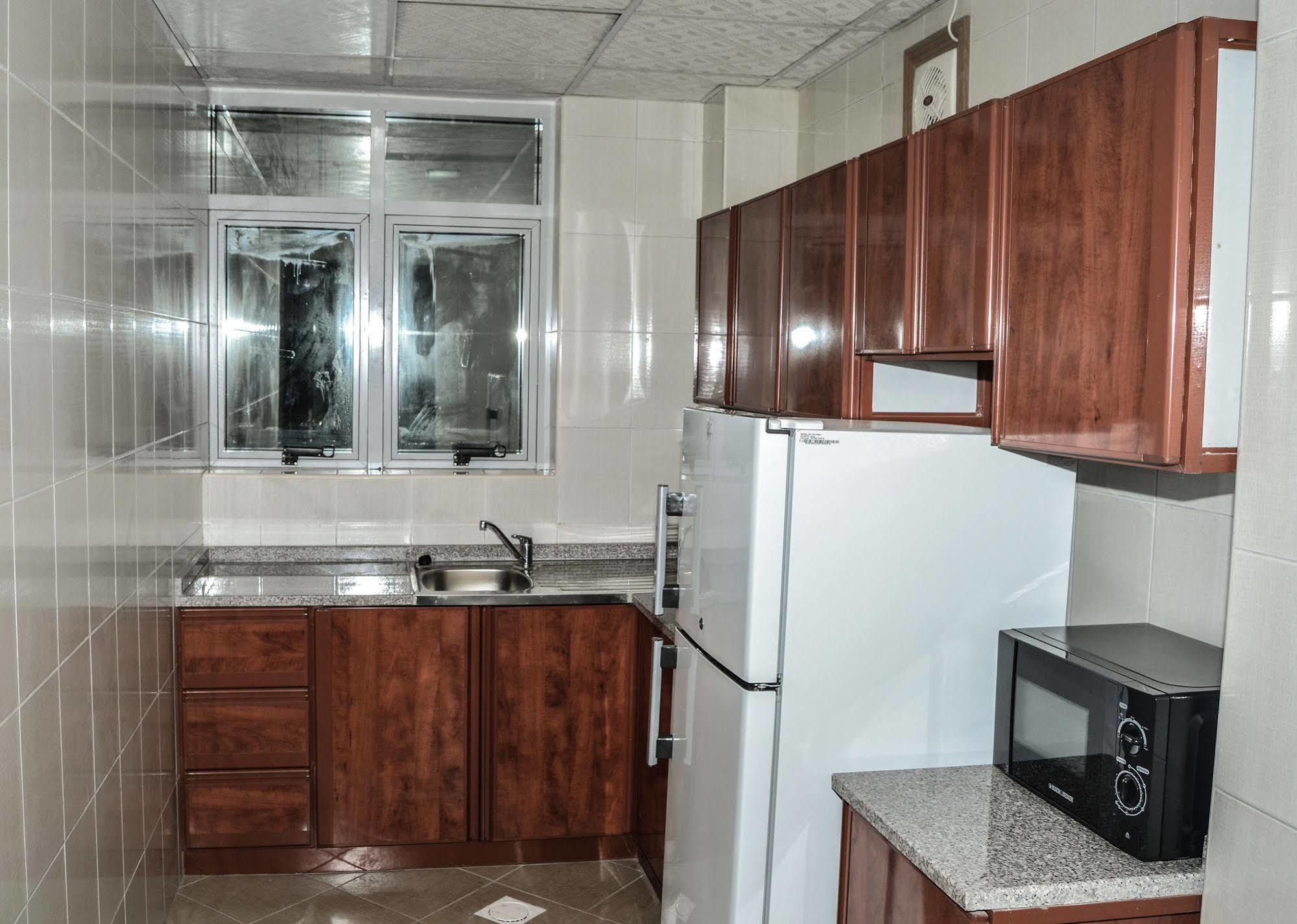 Al Khaleej Plaza Furnished Apartments Llc Ajman Exteriör bild